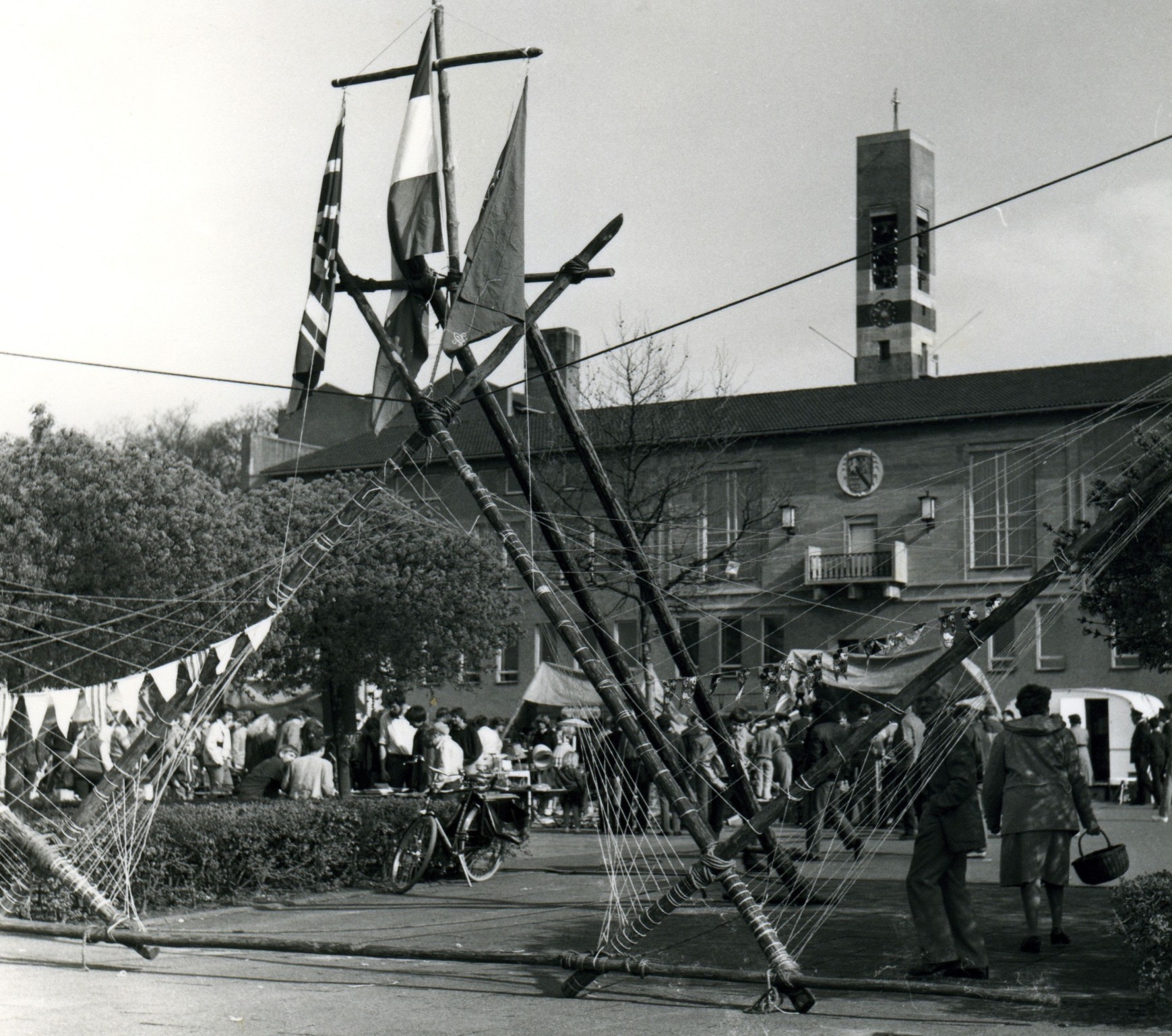 1983-05-activiteit-raadhuisplein