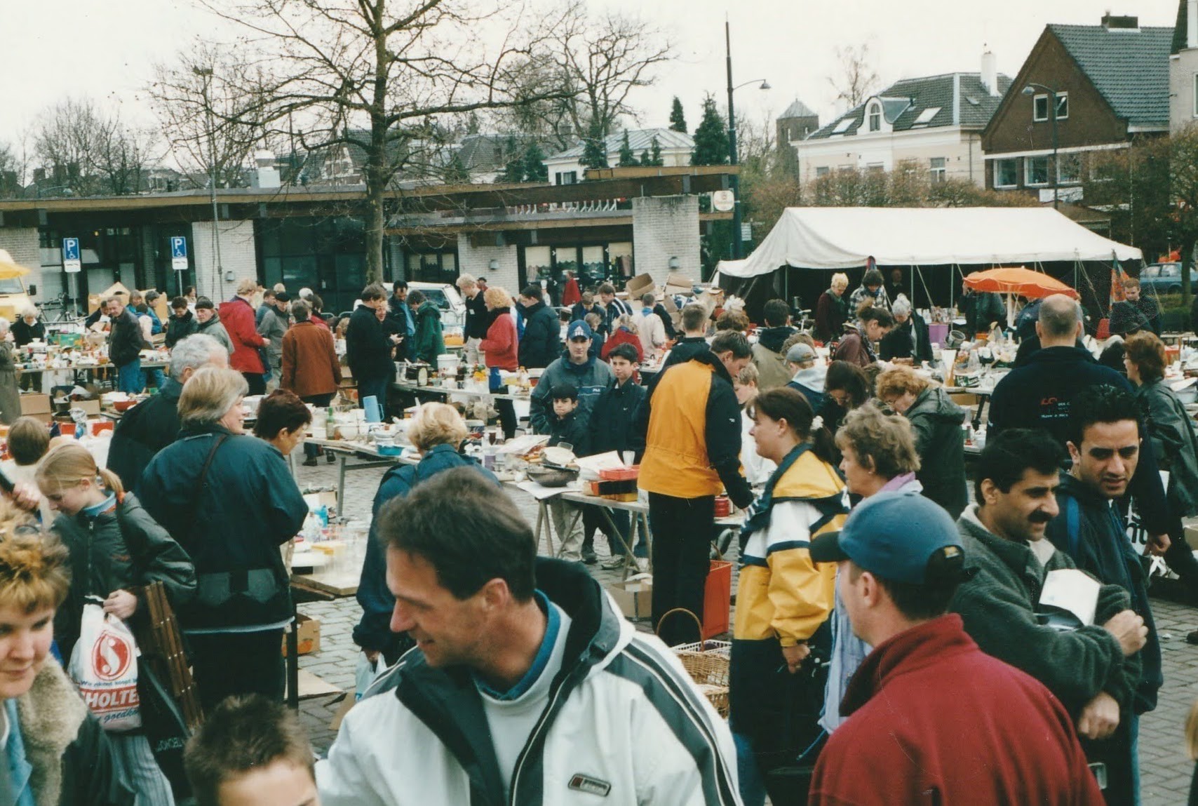 2001-04-rommelmarkt-151