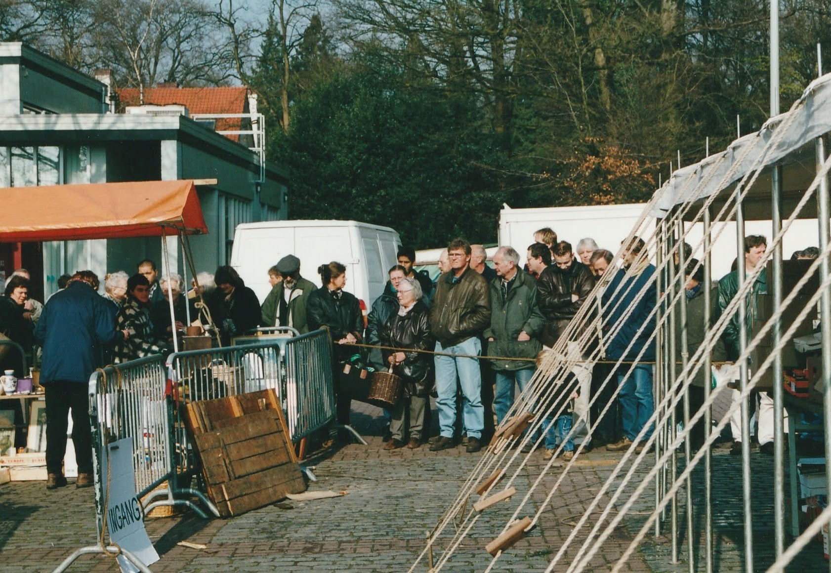 2001-04-rommelmarkt-162