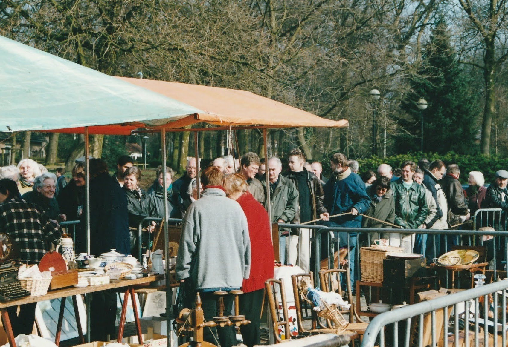 2001-04-rommelmarkt-164