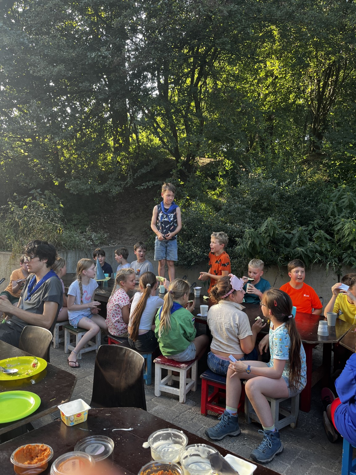2526-welpen-zoka-dag1-gezellig-samen-avond-eten