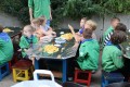 2526-welpen-zoka-dag4-eindlijk-is-er-tafel-friet